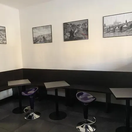 شباب فونتانا بيت شباب براغ